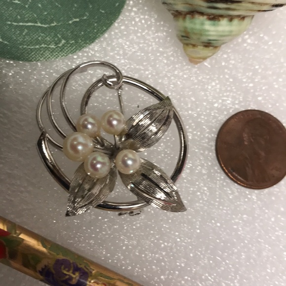 Vintage SILVER w real PEARLS STERLING SILVER brooch designer etched filagree - Picture 6 of 12